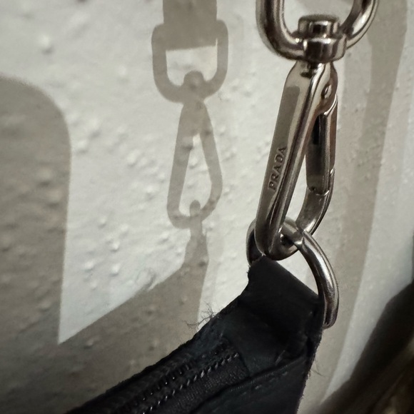 Prada Black nylon shoulder bag - Picture 5 of 11